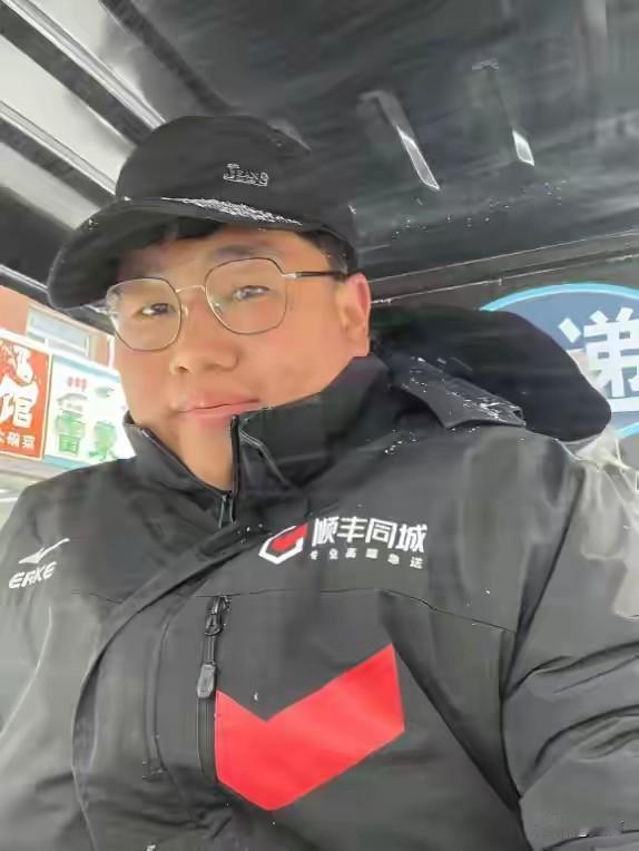 26岁快递员张幼辰猝死喜欢吃烧烤喝酒，体重超240斤去世原因是心源性猝死。