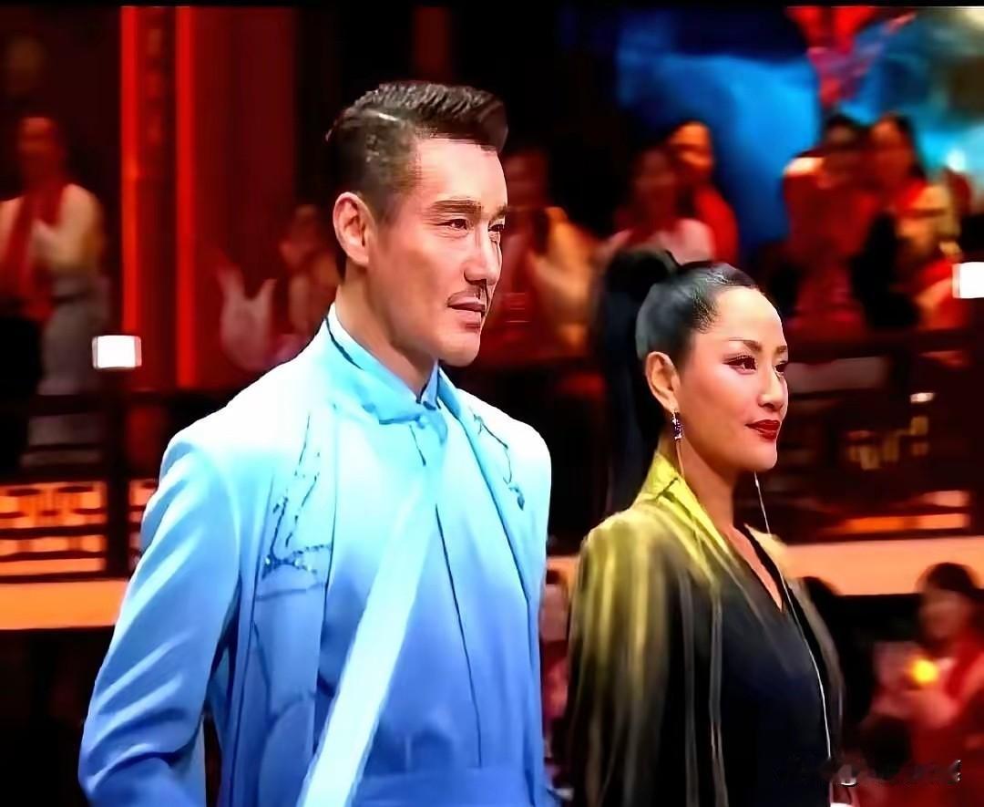 54岁胡兵的饭要过秤，瞿颖在清迈街头嗦粉：这两人没在一起，是宇宙的仁慈！