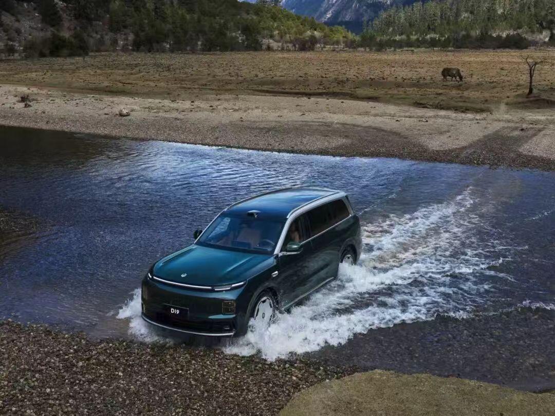 零跑D19卖22万起，到底是搅局者还是“伪高端”？兄弟们，零跑D19上市了，2