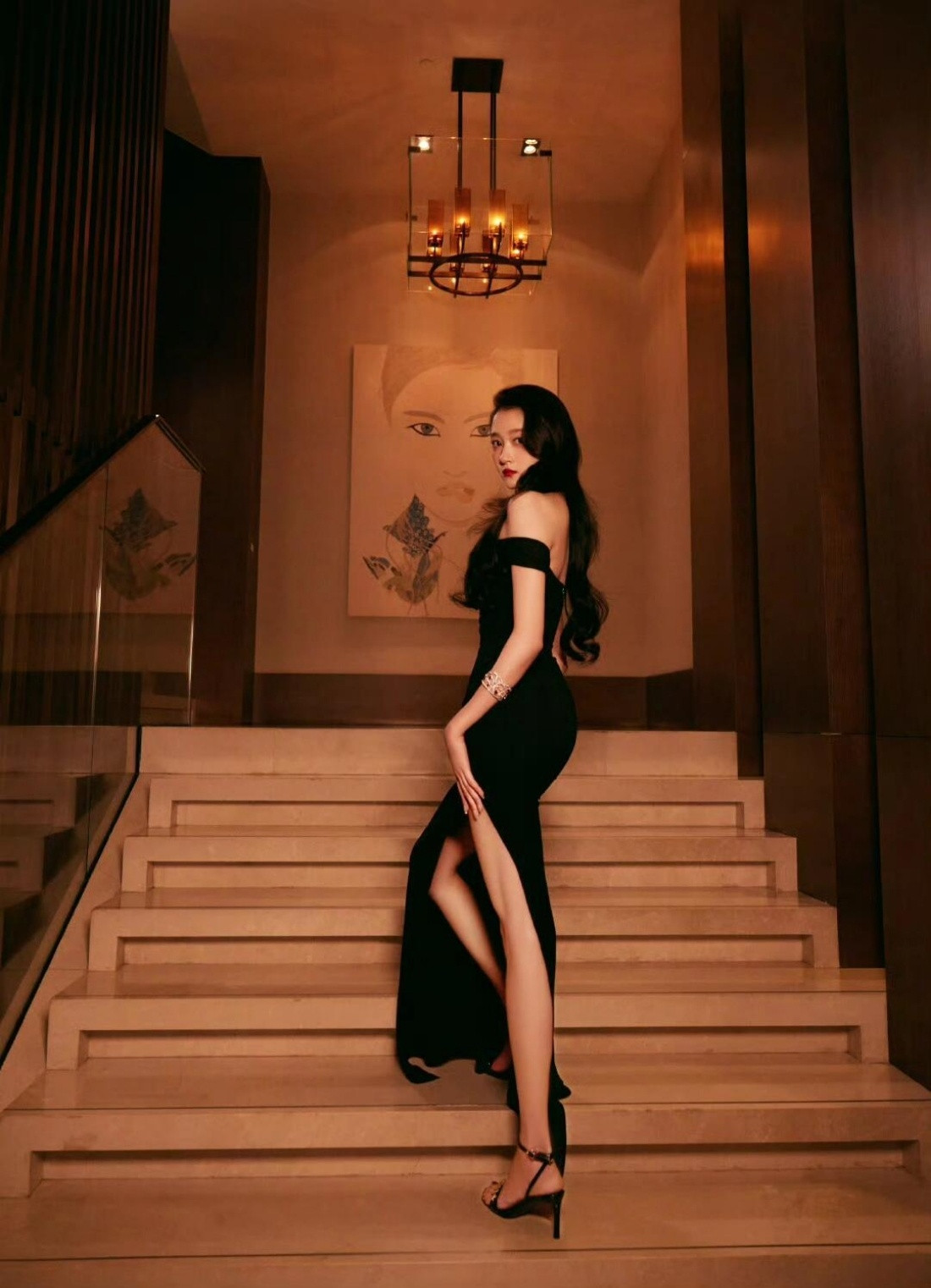 关晓彤的腿自带焦点体质讨论关晓彤的外形，总绕不开她那双腿。在娱乐圈中，好身材不少