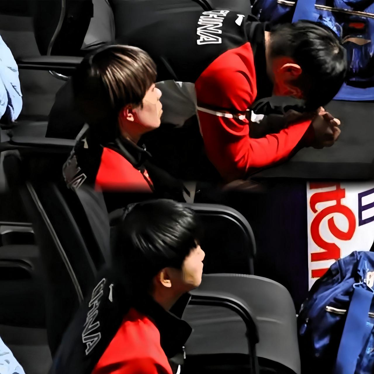 这一幕看得人鼻子一酸……头哥场上比分吃紧，莎莎在场边，一定最能体会他那一