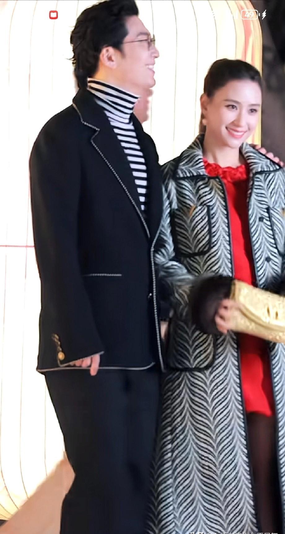 我听到一个业内的小道消息，关于窦骁和何超莲的婚姻，有个挺刺耳的预测：撑不过三年。