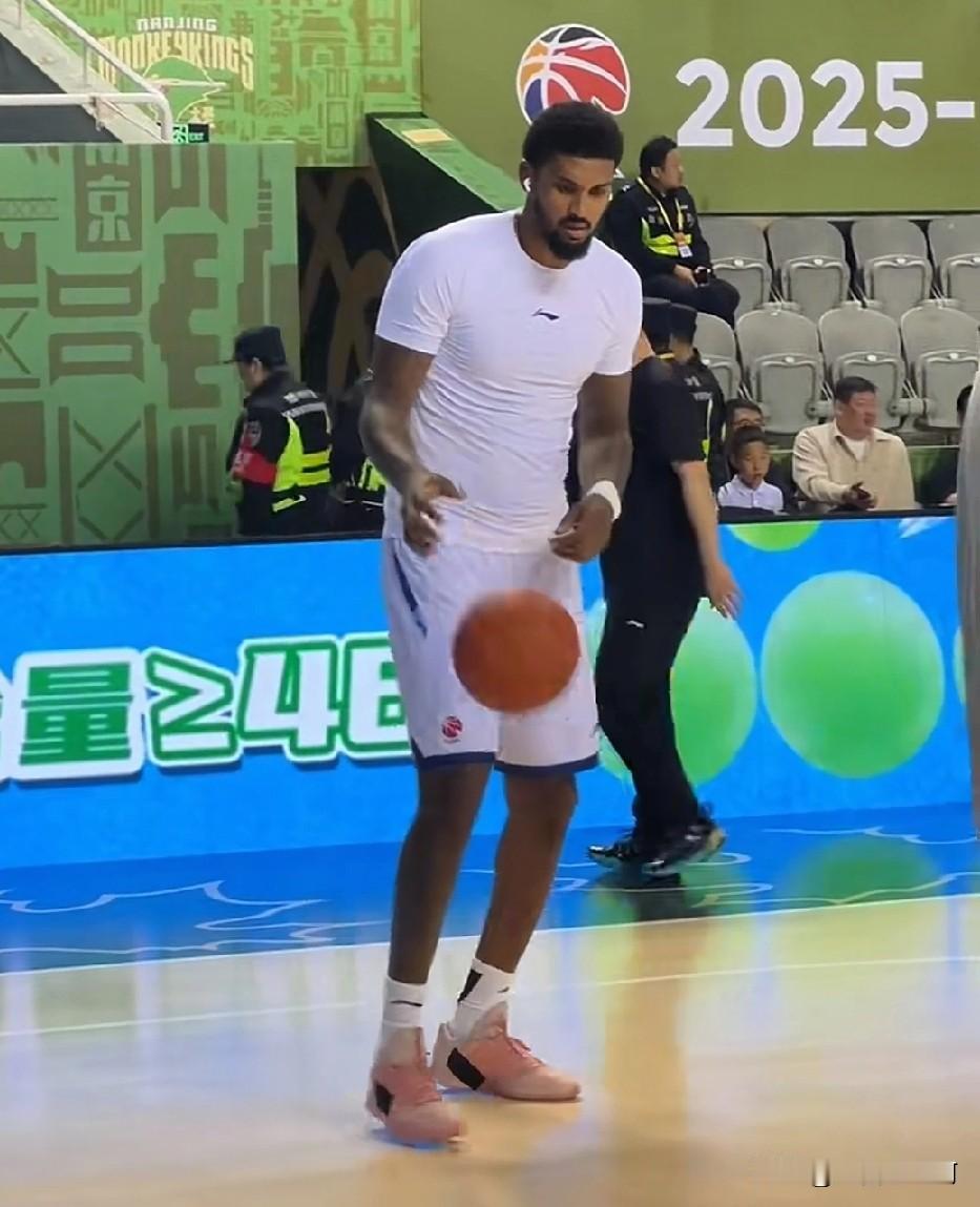 难道浙江广厦截胡广东队的大外援马力克威廉姆斯是水货？马力克威廉姆斯首秀很平淡，