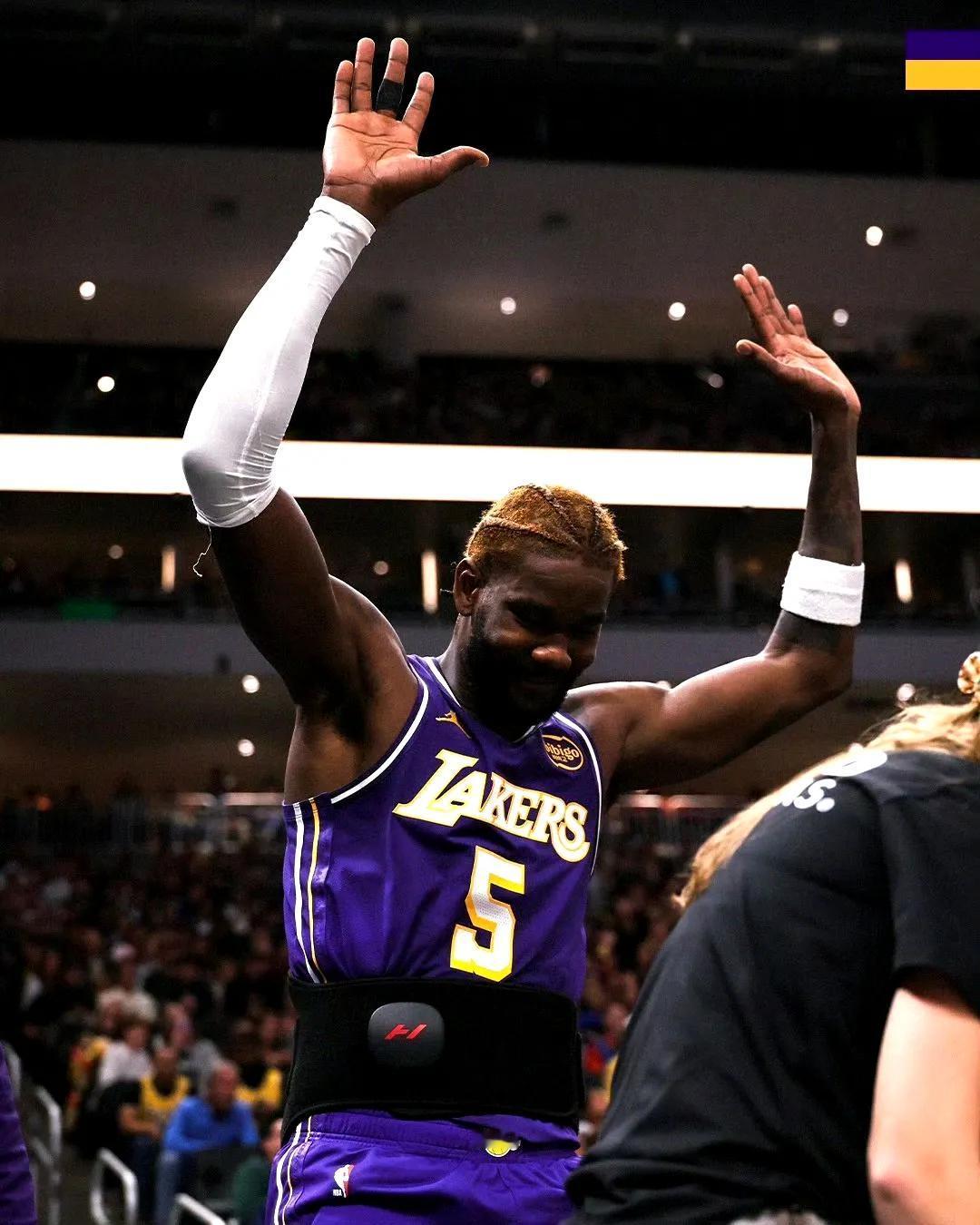 本赛季13场比赛艾顿已经5次砍下20分+10篮板艾顿在湖人的态度比小加索尔强