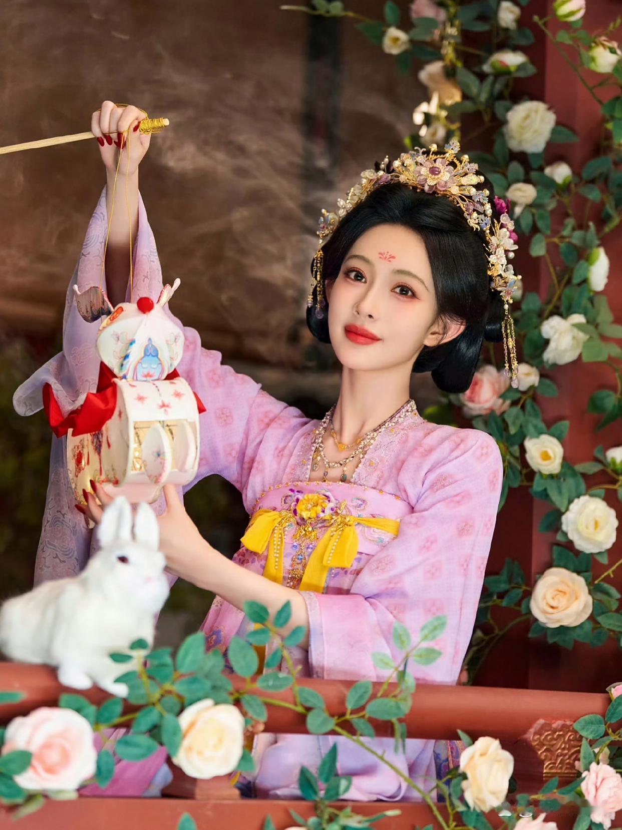 孟子义片场被勒颈摔！颈部见红痕仍坚持拍摄2025年10月8日，孟子义在《尚公主》