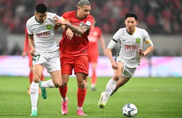 3：0全场结束！一支长年处于中超中下游的保级球队被瞬间打回原形，此时越来越多的球