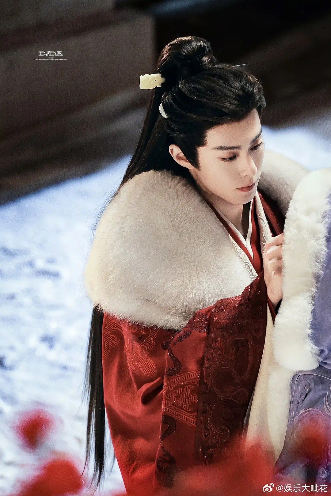 王鹤棣这个红衣路透太美了吧！！！世界上只有还没看谢景行路透和看了之后赞不绝口的两