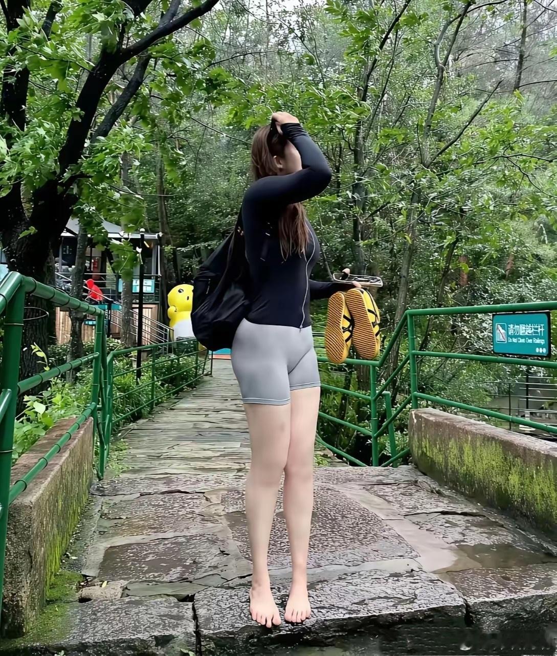 周日爬山，一场暴雨毁所有。[玫瑰]​​​