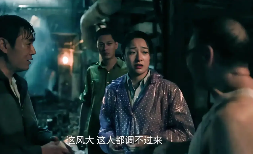《扫毒风暴》刘青无意进入卢少骅的工厂，还发现家里的高压锅不见了，心生怀疑想问清
