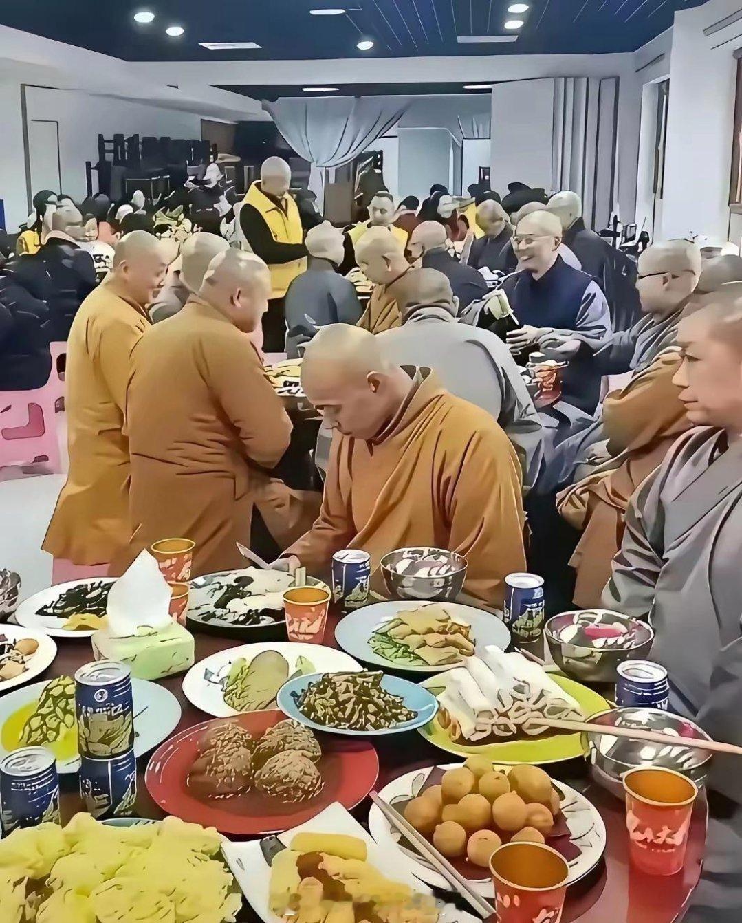 从平常的伙食看，和尚与道士的差距还是蛮大的。