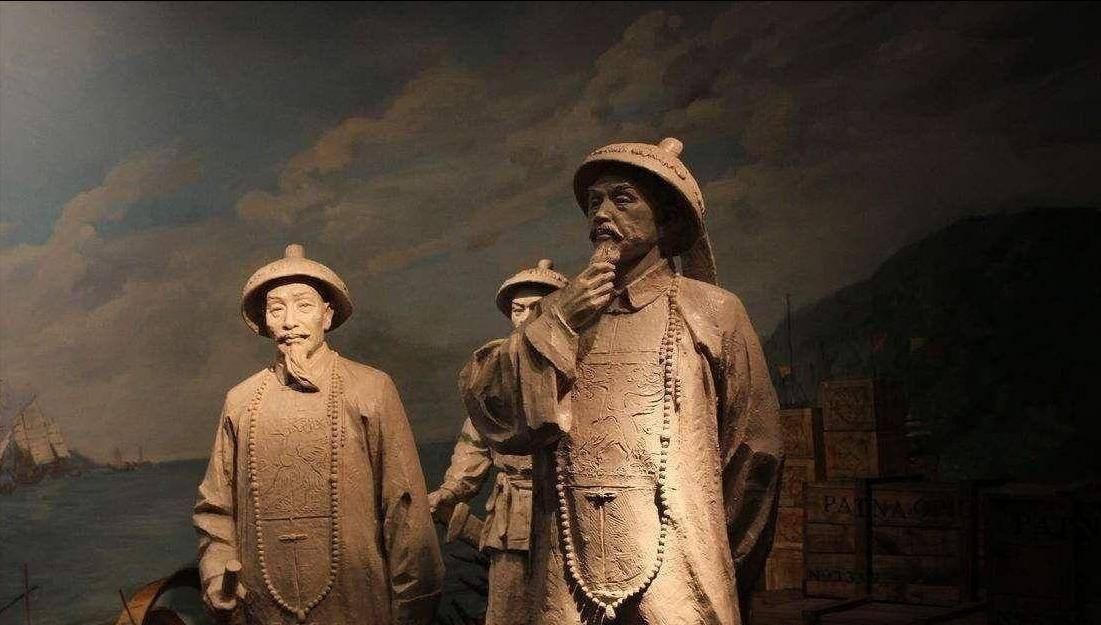 1885年深秋，杭州胡府的药味压过了往日的檀香。病榻上的胡雪岩攥着九姨太的手