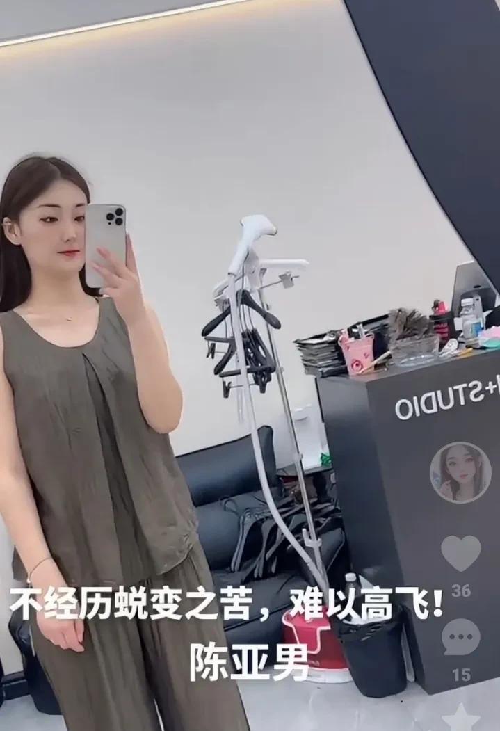 大衣哥的前儿媳陈亚楠好像后悔了近日大衣哥朱之文的前儿媳妇陈亚楠发文说。年少不
