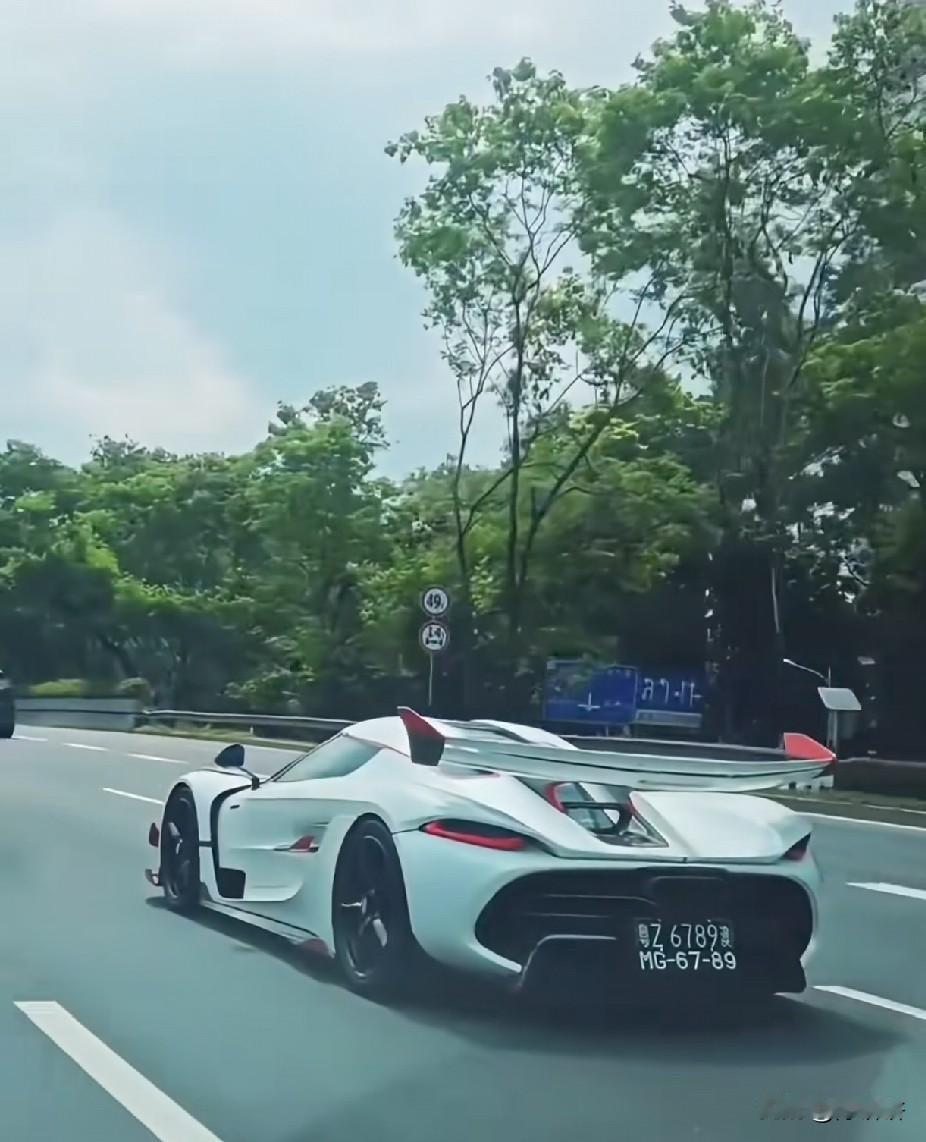 这是什么车呀？？为什么有两个车牌？？价格是不是很便宜？我这附近都没人买！