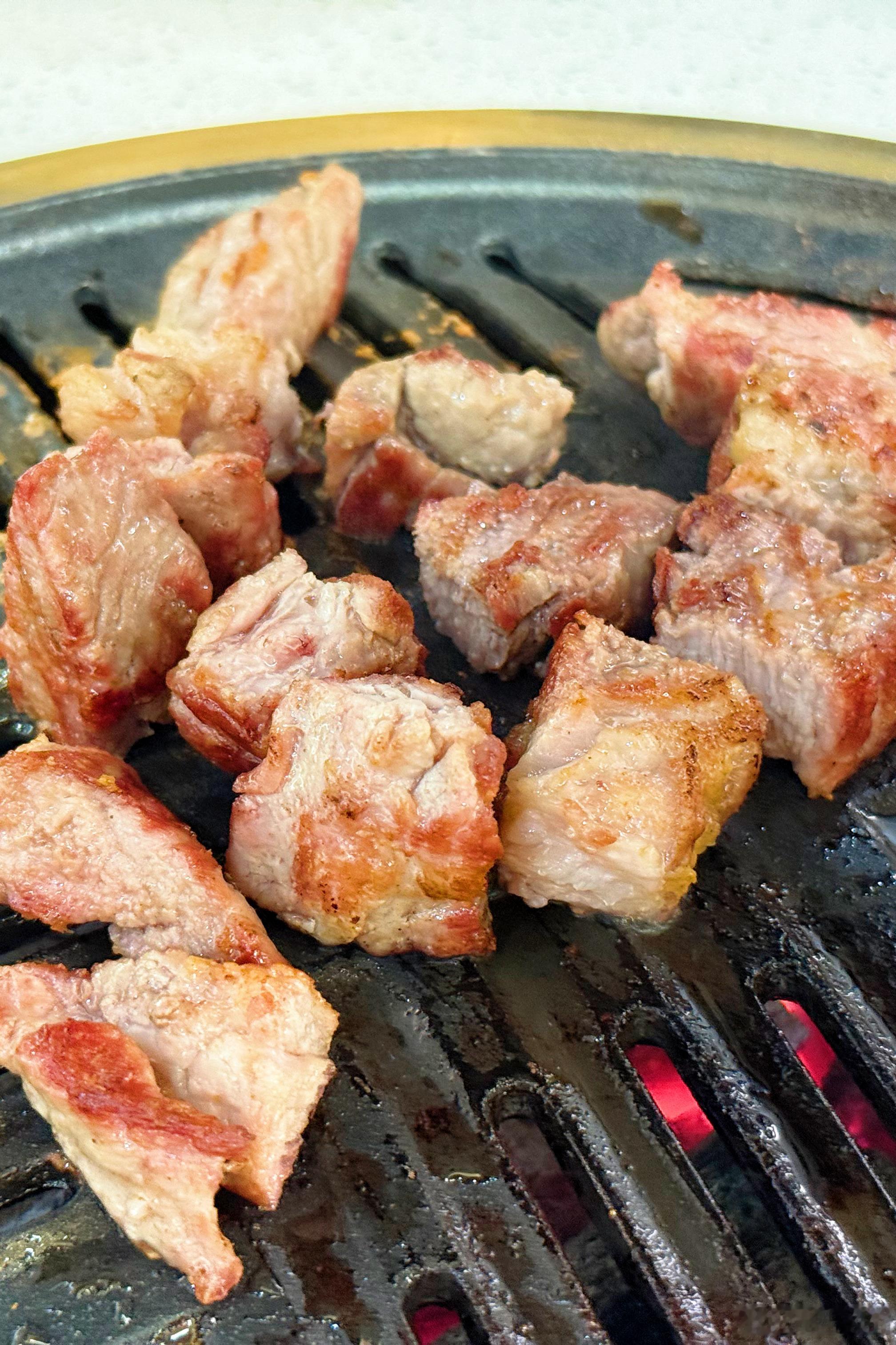 每次去吃烤肉，都觉得别人给烤的比自己烤的香​​​
