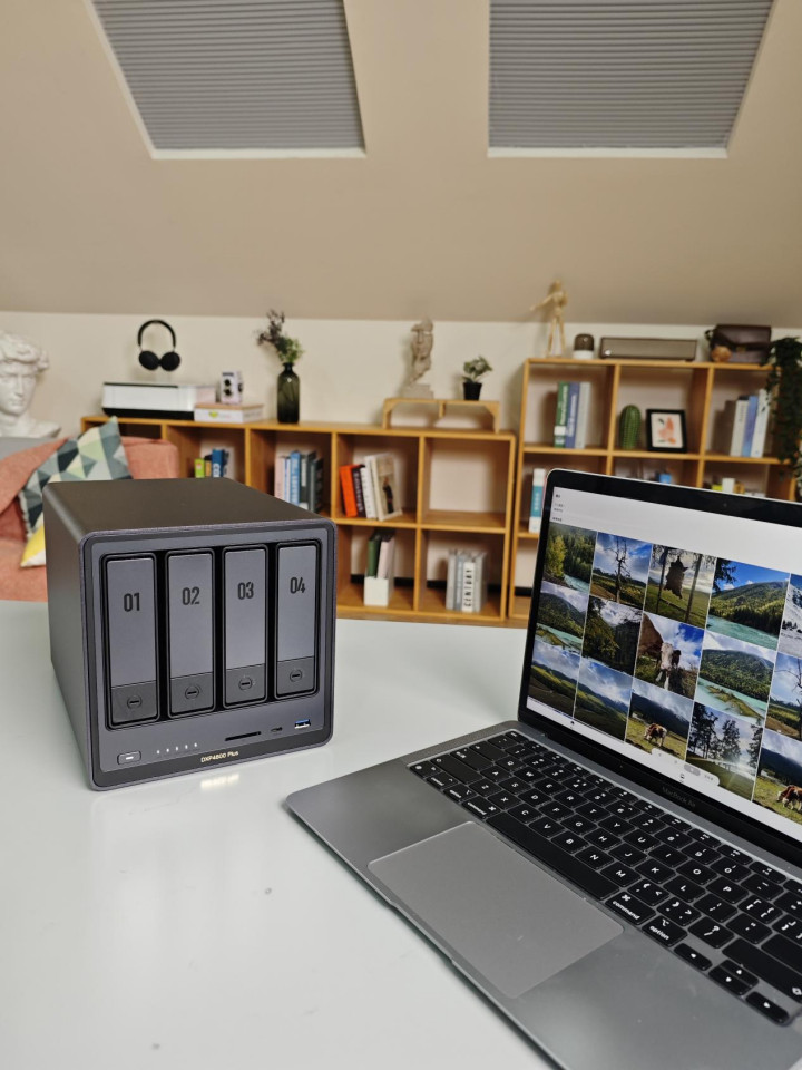 在使用绿联NAS之前，我的桌面堆满了各种移动硬盘：2T、4T、8T…