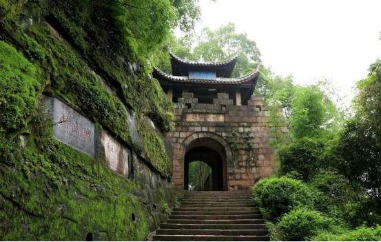 13世纪，忽必烈打到钓鱼城，放话说：只要你们开门，我绝不杀城里一个人！关了整整3