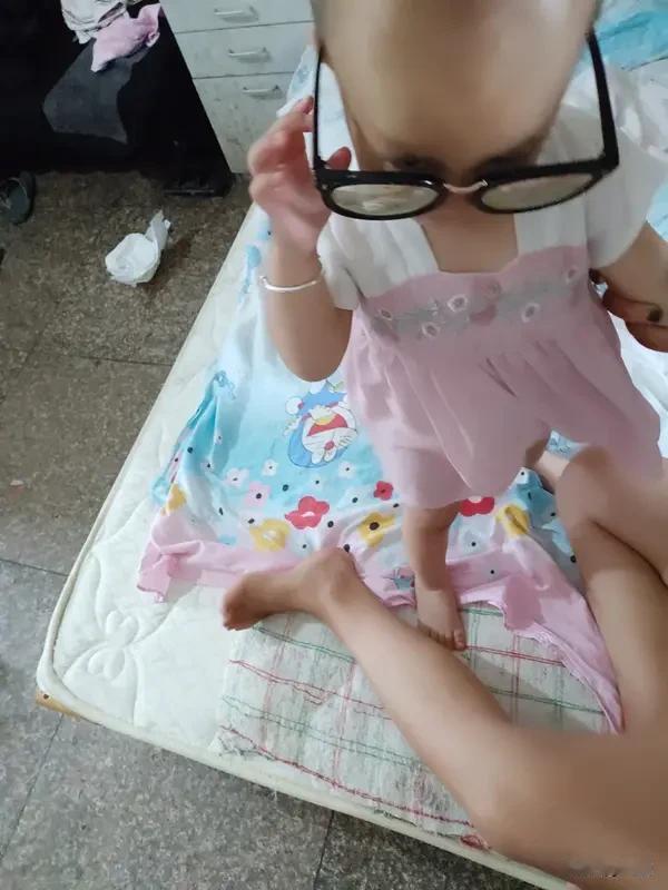 2022年甘肃平凉的产妇秦红利，本期待新生命的降临，结果却陷入无尽深渊。她在顺产