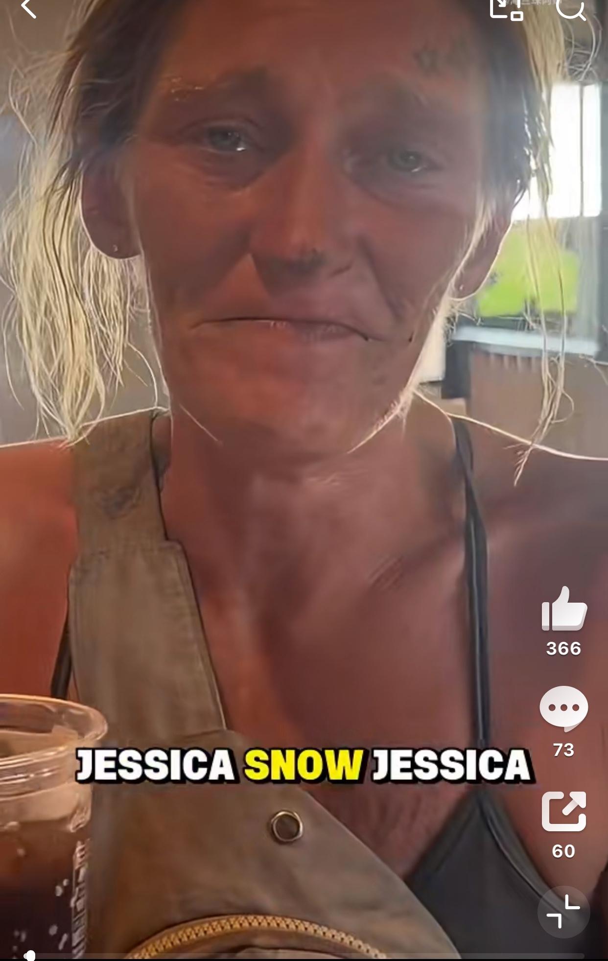 这算是美国底层的常态吧！图中的这个女人今年40岁，牙齿都掉了一半了，说她60岁