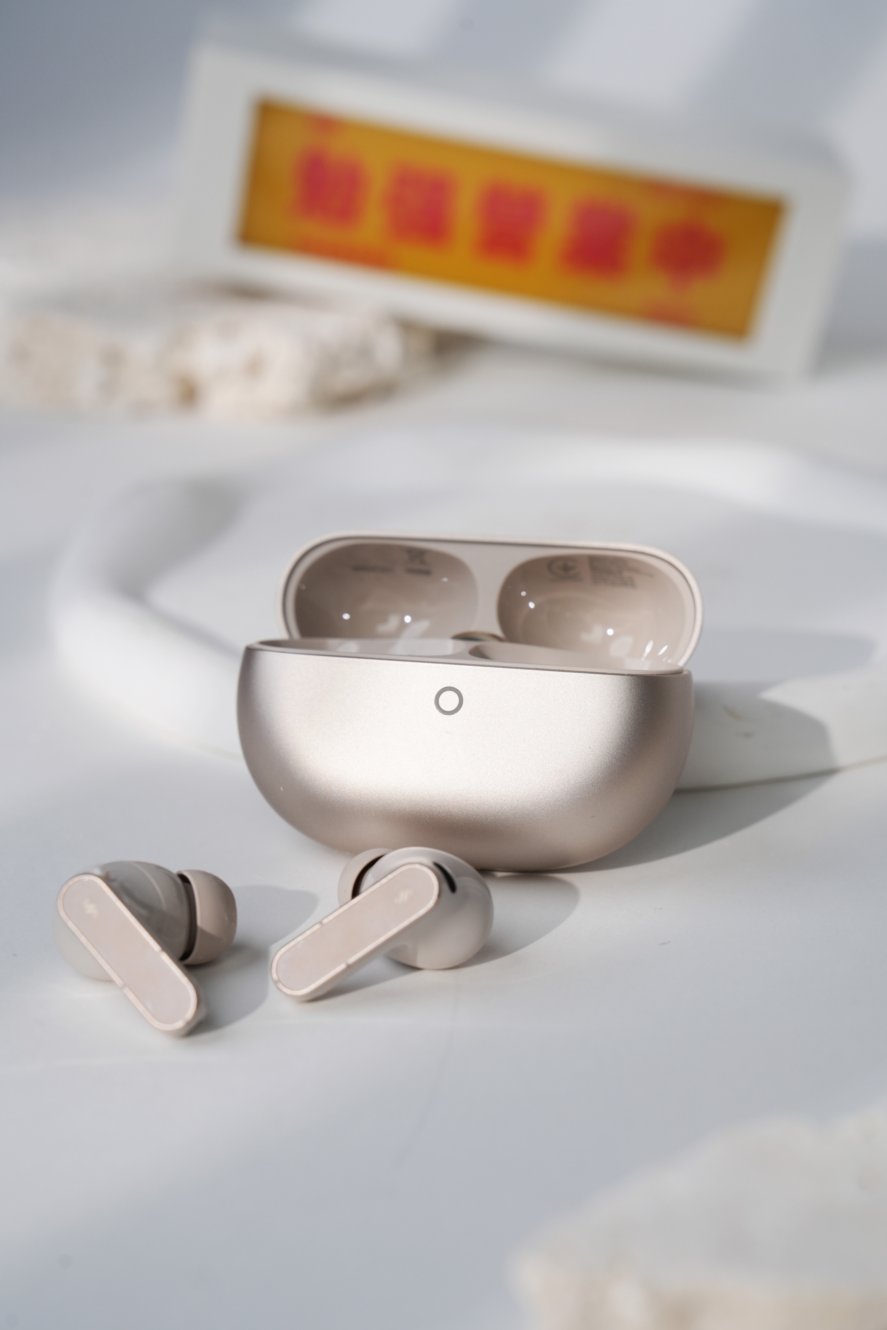 如果说Mate80ProMax是眼睛的延伸，那么FreeBudsPro5就