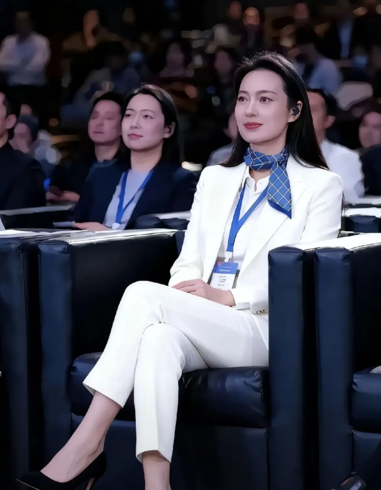 什么样的男人才能娶到她？