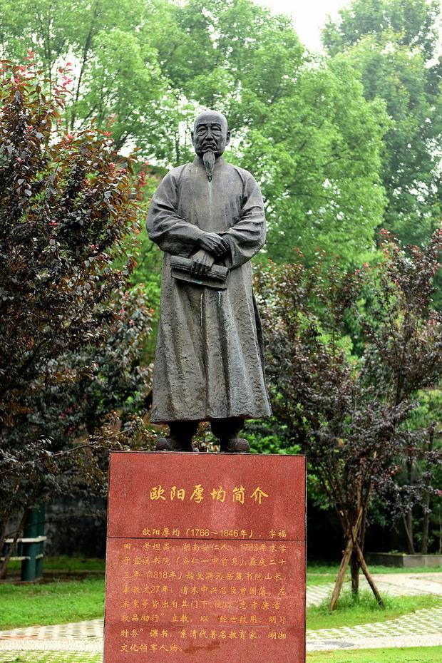 曾国藩左宗棠都管他叫恩师，正史却懒得给他立传。晚清最能打的一批人，几乎全是湖