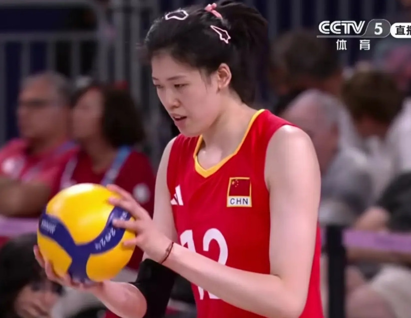 看了中国男排与日本男排的比赛，或许能理解中国女排大力跳发的队员为什么那么少。原
