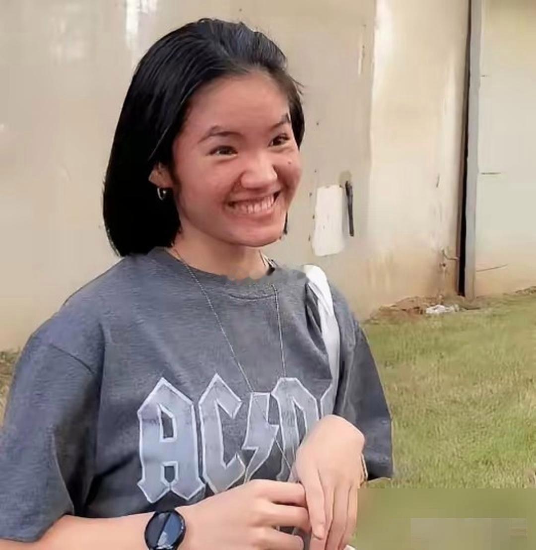 停掉没血缘女儿的零花钱，她终于撕破了脸，这事在网上炸了锅，崔晋妈妈直播时随口吐槽