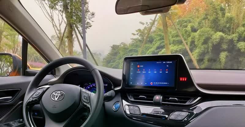2026款丰田RAV4即将上市，价格与配置备受瞩目。2026款丰田RAV