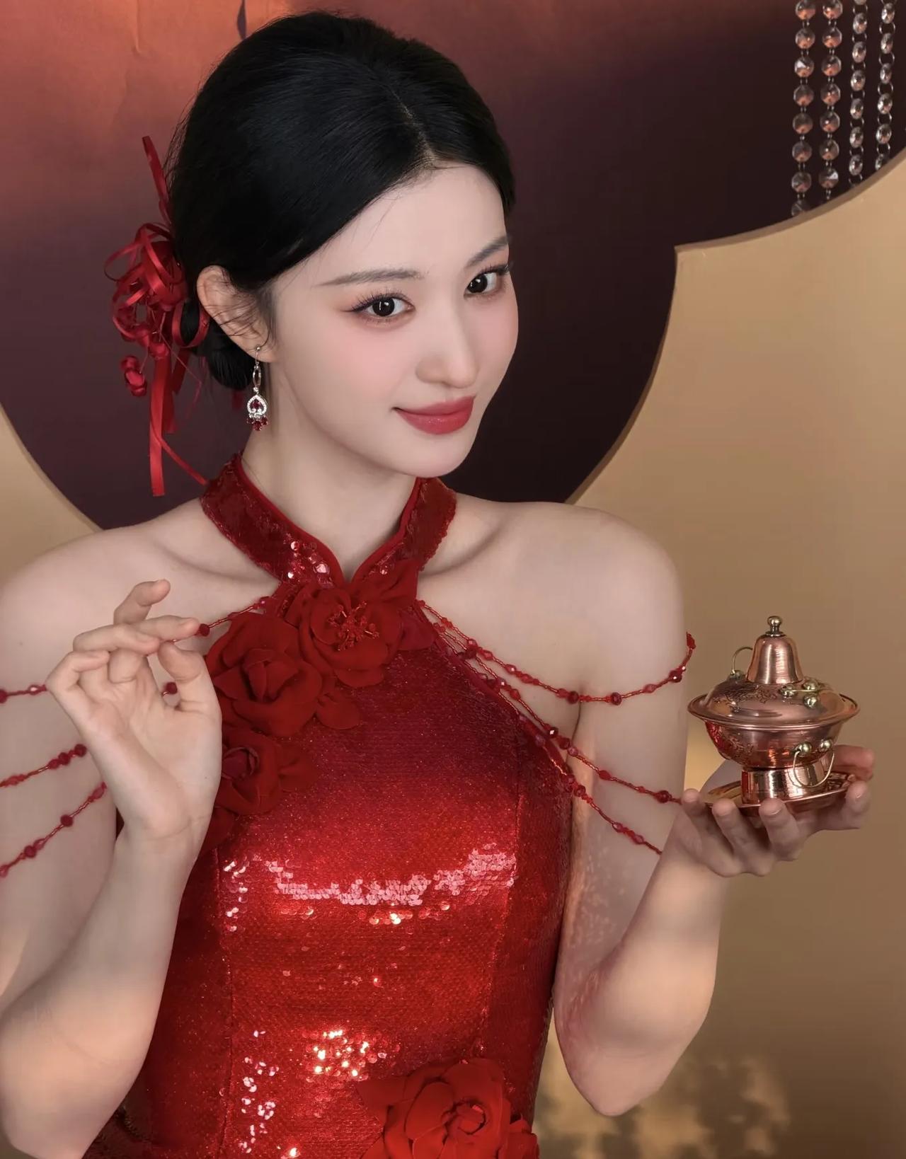 想不到，王楚然第一次去央视春晚，回来后感觉要准备升咖了。王楚然和孟子义我觉得都