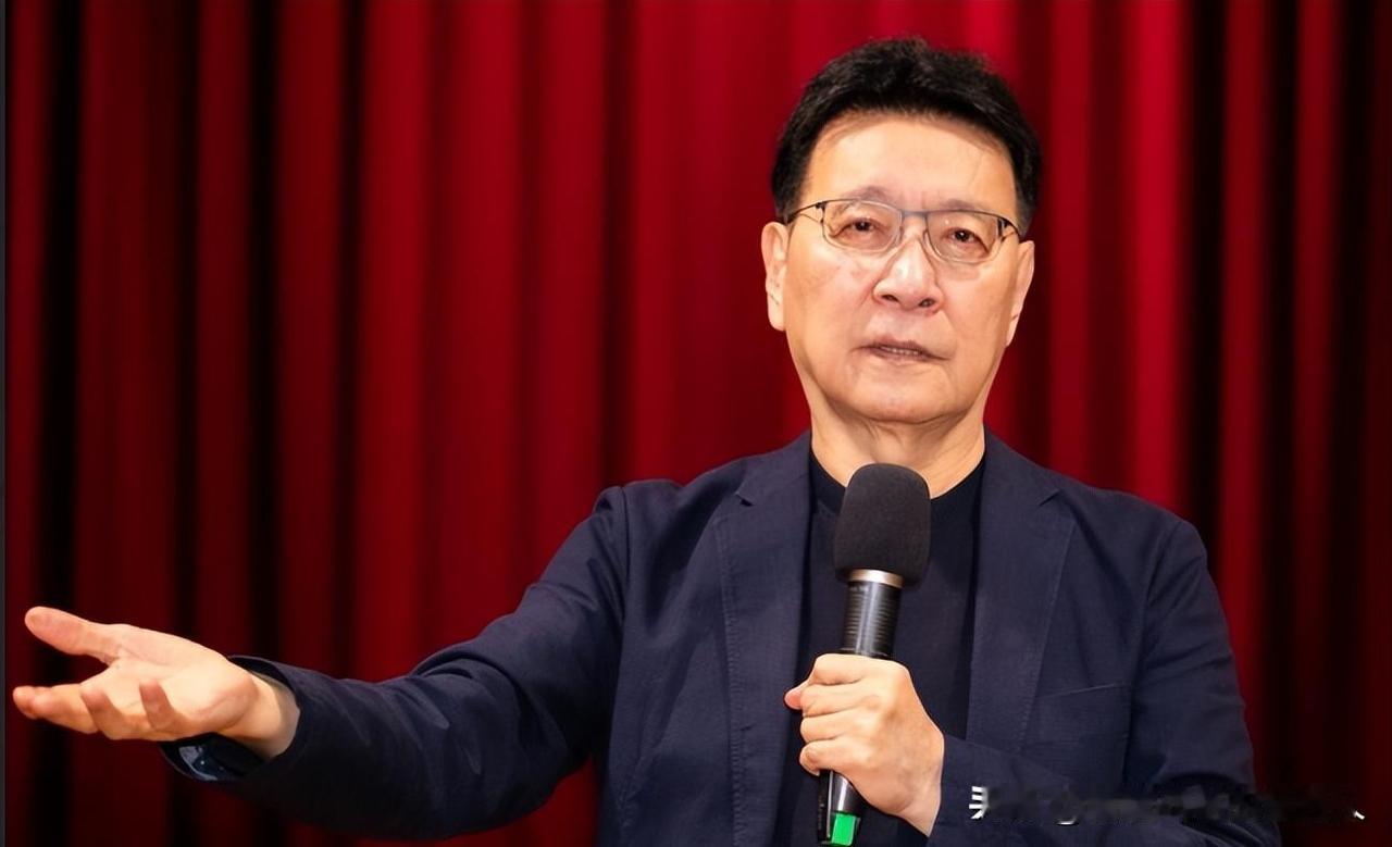 赵少康闭嘴了，侯友宜累瘫了，卢秀燕慌了！国民党这场针对郑丽文的“围剿战”，彻底打