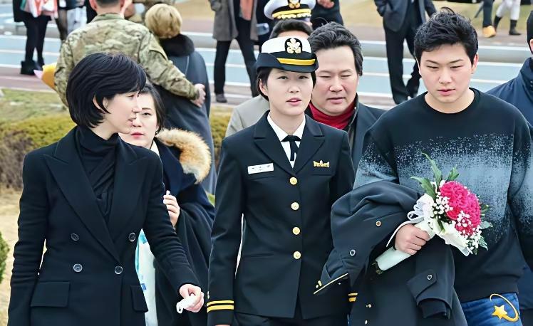 卢素英的底气，有一半来自于二女儿吧！不同于其他韩国顶级豪门的孩子，卢素英的二女