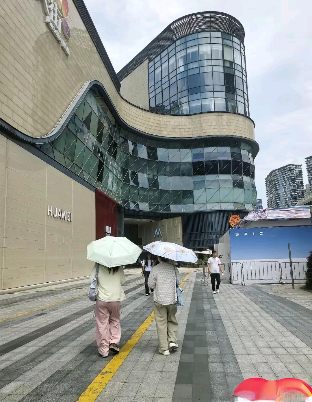 扎心的城市养老真相：很多高龄老人，晚年其实是在“养”保姆发现一个无奈的现象