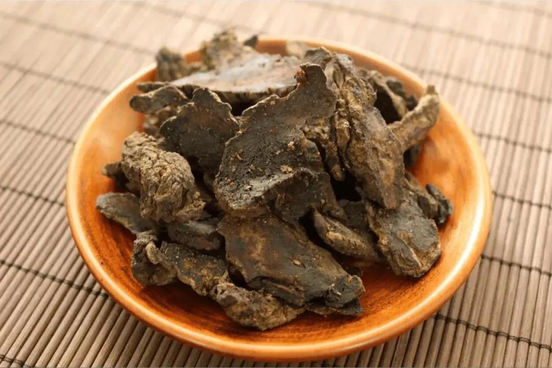 为什么很多滋阴的经方都喜欢用地黄？不知道大家有没有想过一个问题，为什么益胃汤