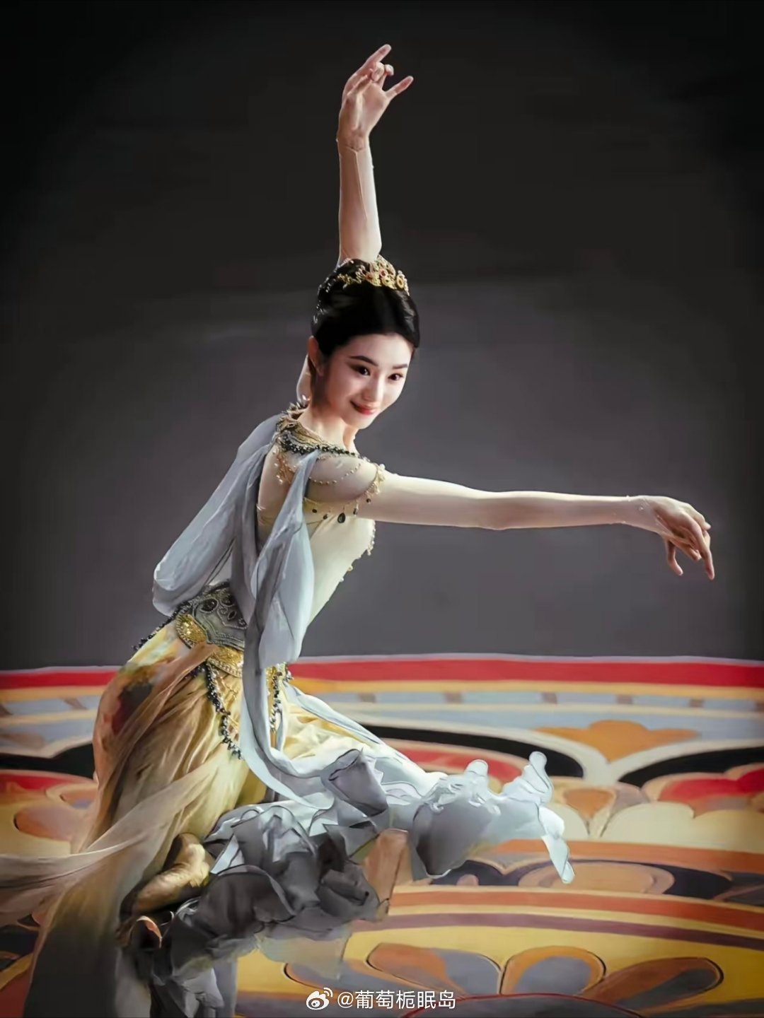 终于知道她为什么被张艺谋选中了，这舞蹈气质也太绝了​​​​