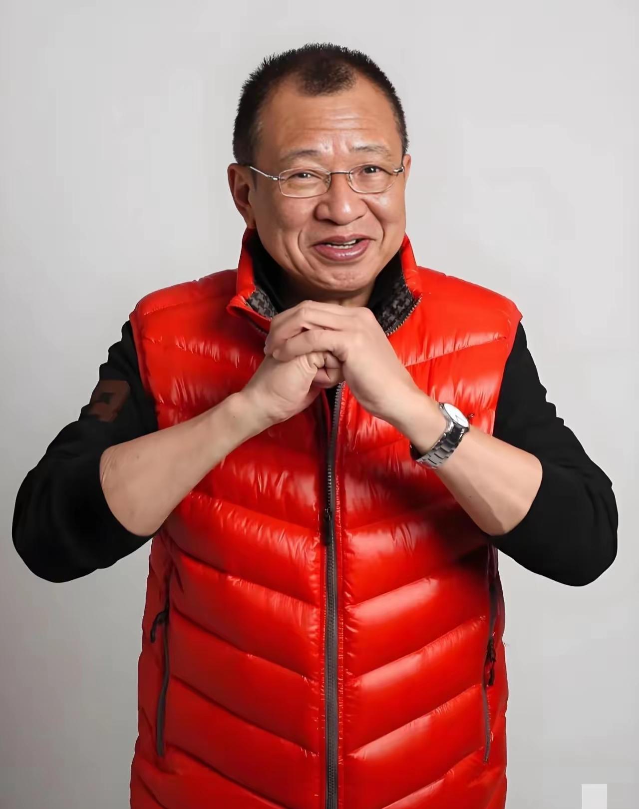 许绍雄2000万遗产,继子和亲女儿能平分?谁不知道他是香港娱乐圈的“隐形富豪”,