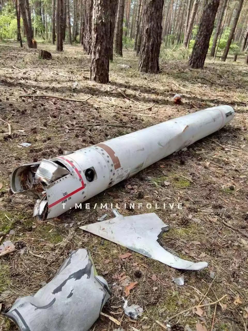 美国没想到：最先进反辐射导弹被俄军快速破解，频繁打偏美国原本以为AGM-8