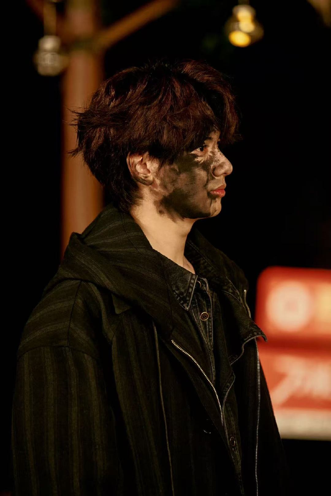 太可爱了小黑猫！