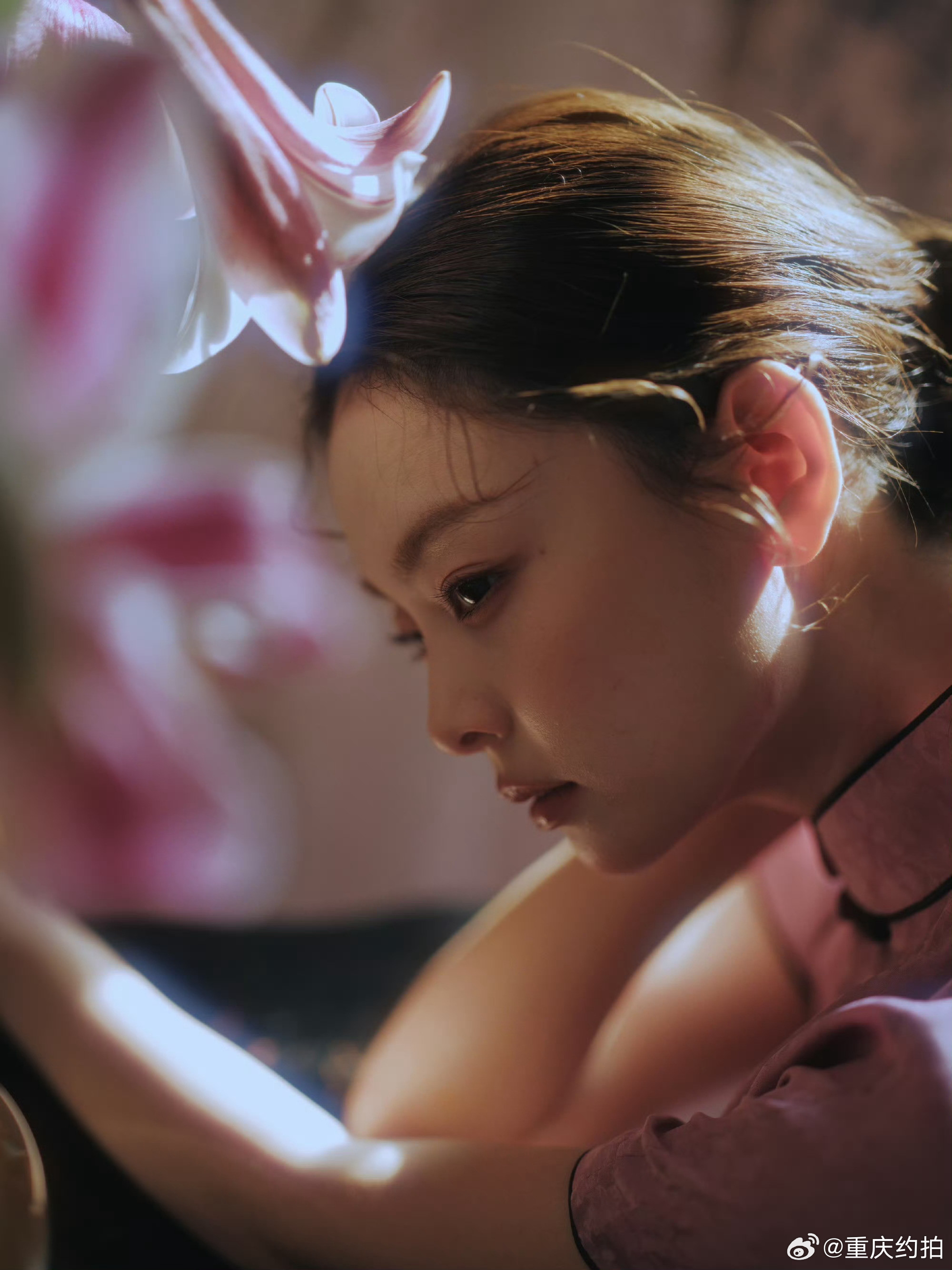 “东方月亮”｜中式旗袍达芬奇调色锻炼中……​​​摄影：​​​