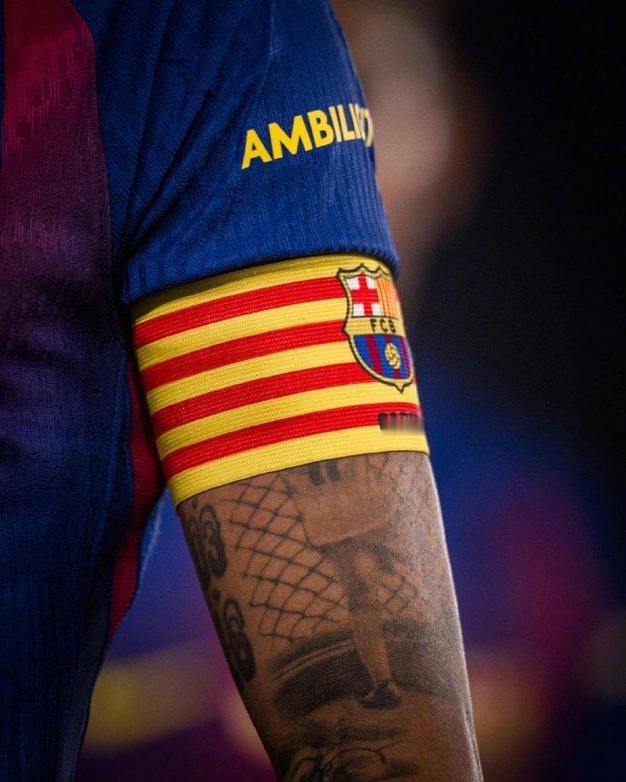 【今球讲】巴萨2比0奥萨苏纳队长生日夜梅开二度取得关键三分，寿星拉菲尼亚更新社媒