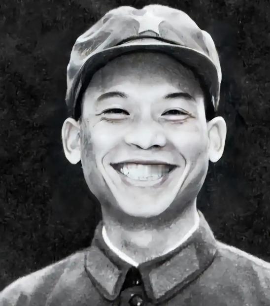 1979年，解放军一名掉队的士兵正在越南的田地里刨红薯，忽然迎面跑过来七八名越军