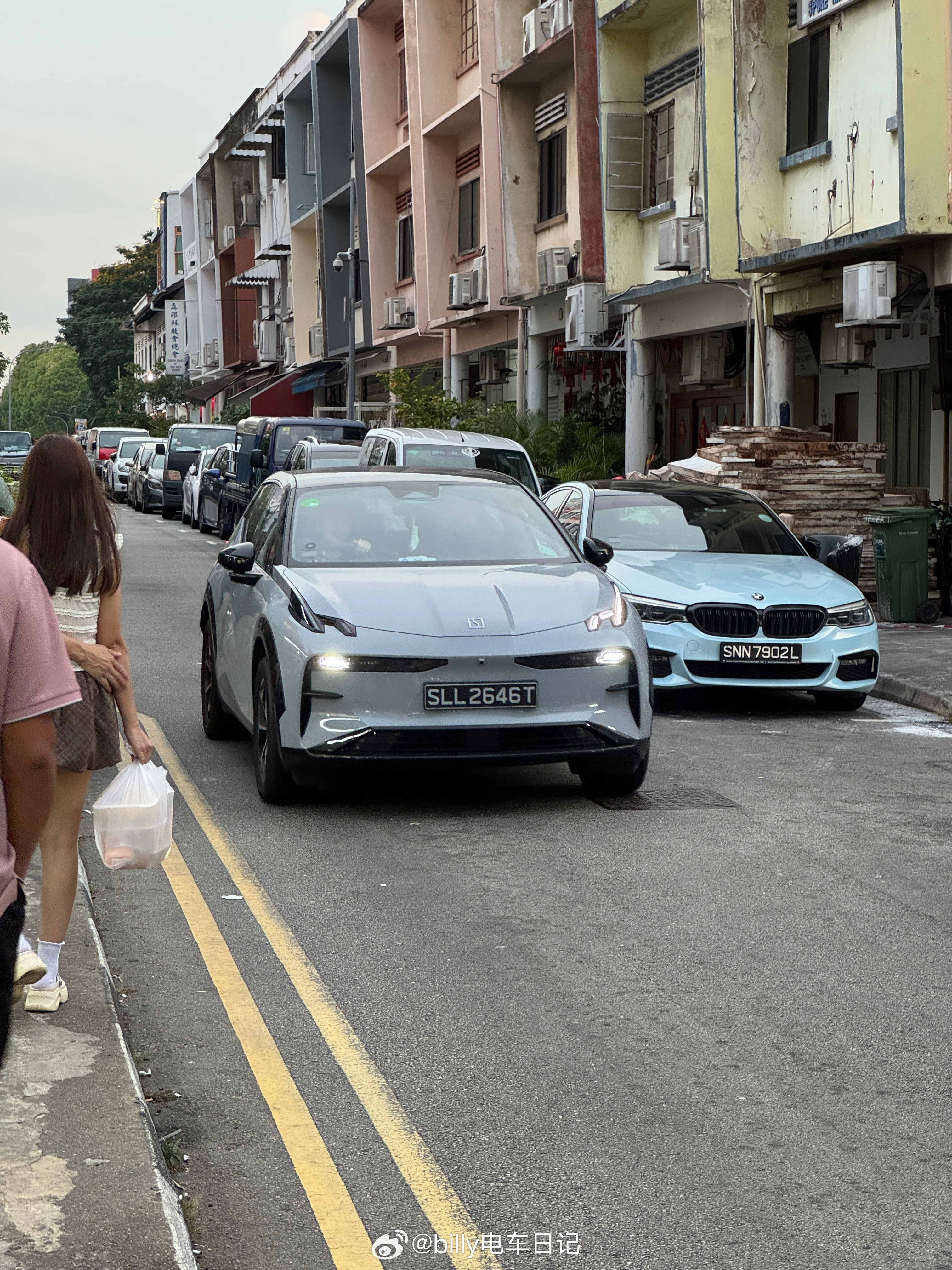 简单分享一下今天在新加坡随手拍的一些中国品牌新能源车。比亚迪确实是最多的，广汽传