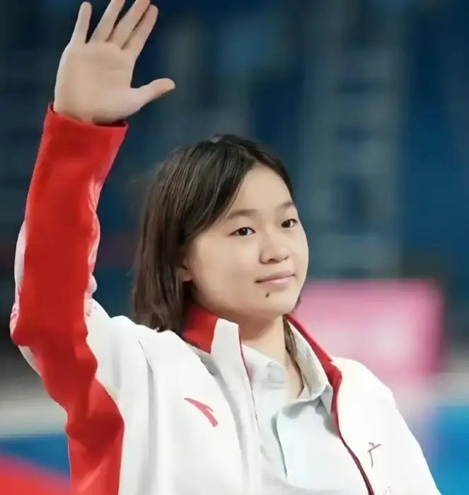 全红婵，已报警！4月8日，17岁的全红婵，突然冲上了热搜，这次她所在的训练中心无