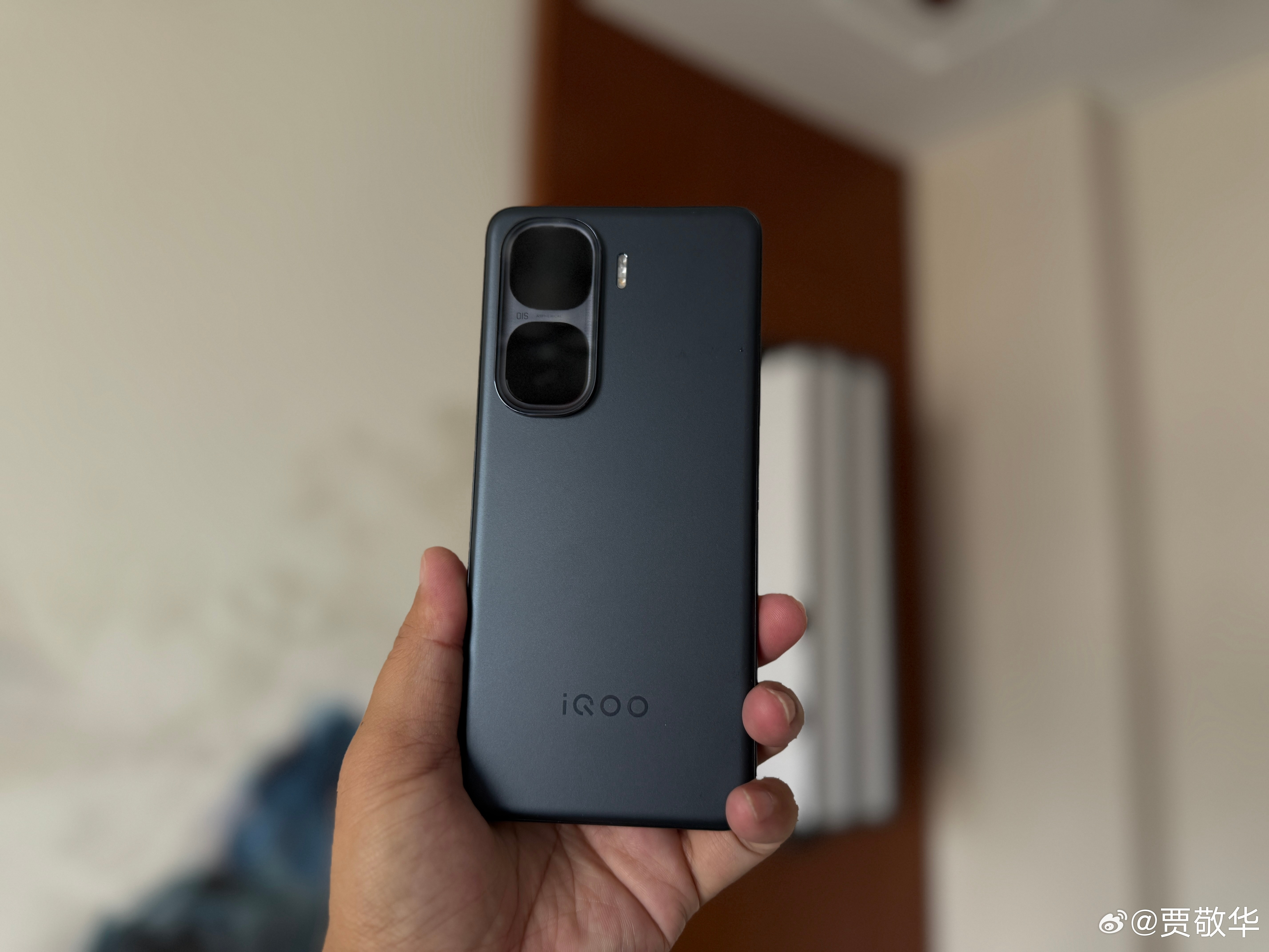 说说昨天发布的iQOONeo10Pro+手机吧，2K屏幕，120W快充这是最