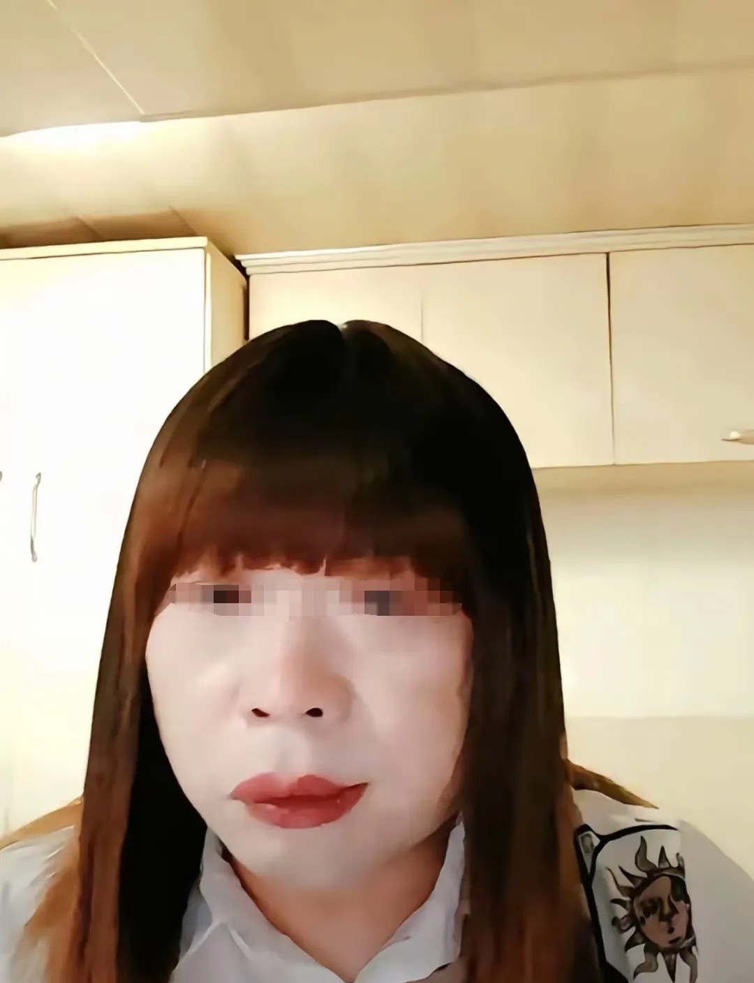 当你的对象和60多岁的大爷亲嘴儿刚刚刷到南京红大爷事件，真的震碎三观这个世界