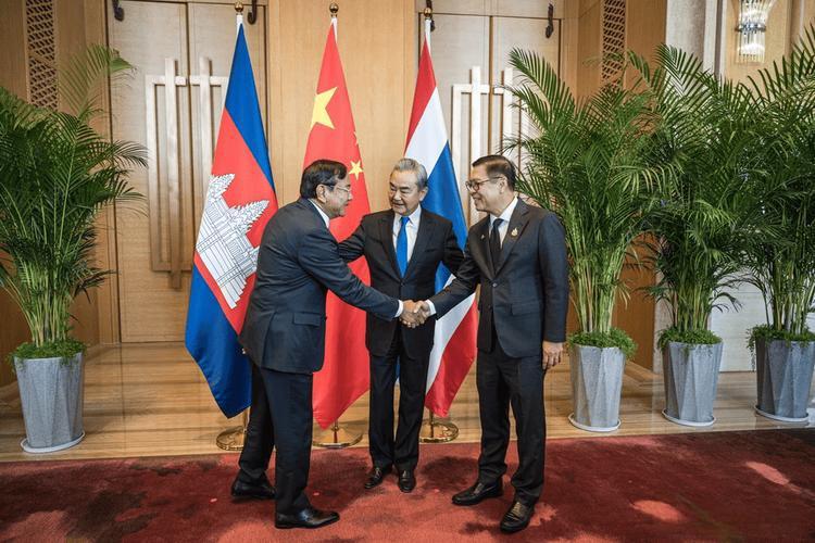 重大新闻，中柬泰三方新闻公报全文发布，其中有一句话：“中国军队将同柬泰两国军队保