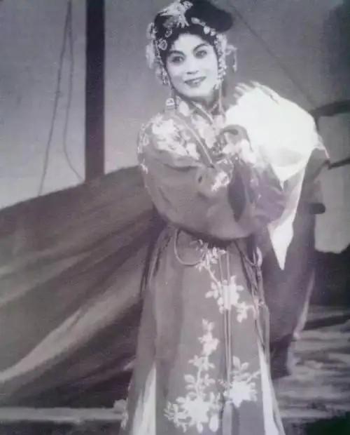 1967年，北京某医院，女人躺在冰冷的走廊上，挣扎了整整两天才咽了气。护士整理她