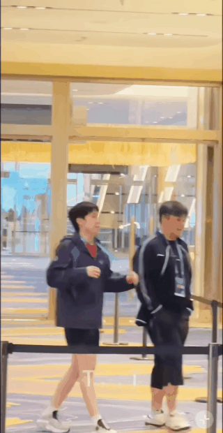 小分队的楚与逊王楚钦也有了主管的教练。经常能见到师徒俩在一起，训练场，机场……