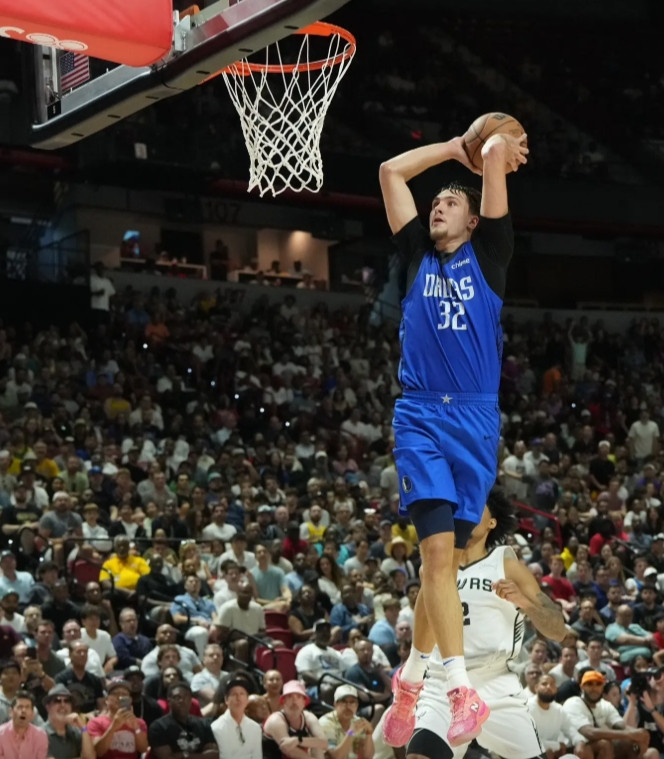 弗拉格最大的问题弗拉格一直都打合理篮球，心里想着怎么赢球，我觉得这很好，是他的