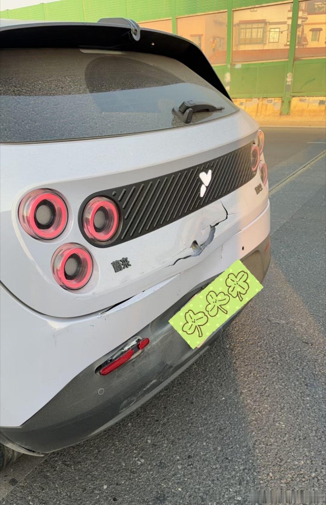 蔚来萤火虫用了塑料尾门，挺讲究的【更新】塑料尾门的优势轻易制造集成度高造型