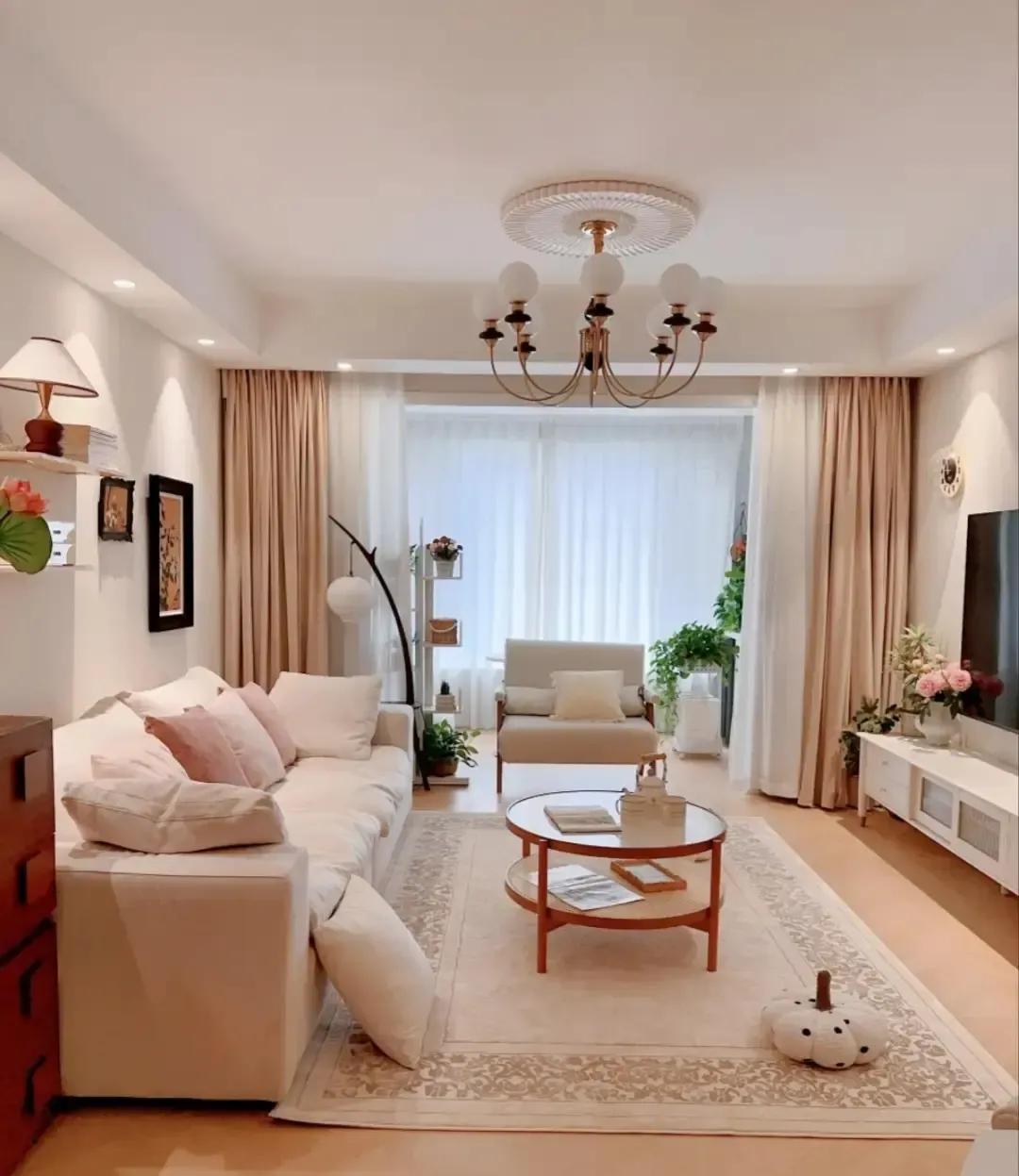 出嫁女被娘家当提款机的事刷爆热搜，我看完只想说活该的人真不少。江苏那位姐姐拿老